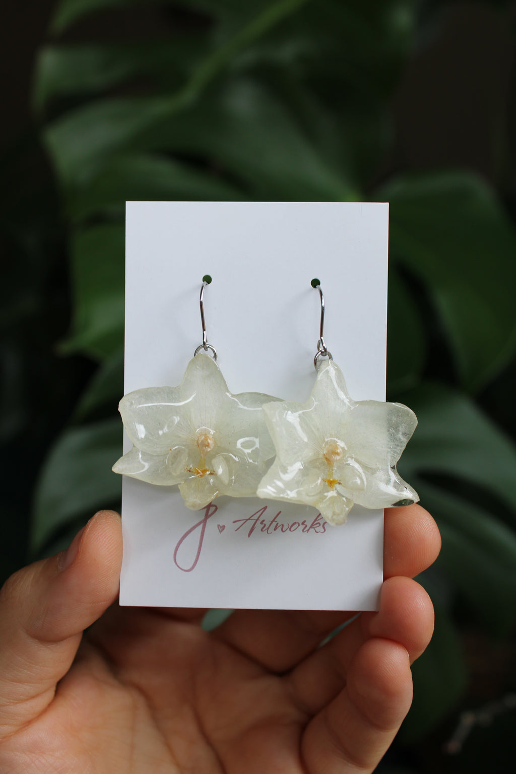 Echte Orchideenblüten Ohrringe weiß gelb mit goldfarbenen oder silberfarbenen Anhängern