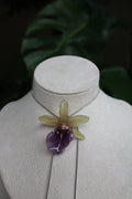 Halskette echte Orchideenblüte lilafarben gelb handgemacht, größenverstellbar mit Schieberegler