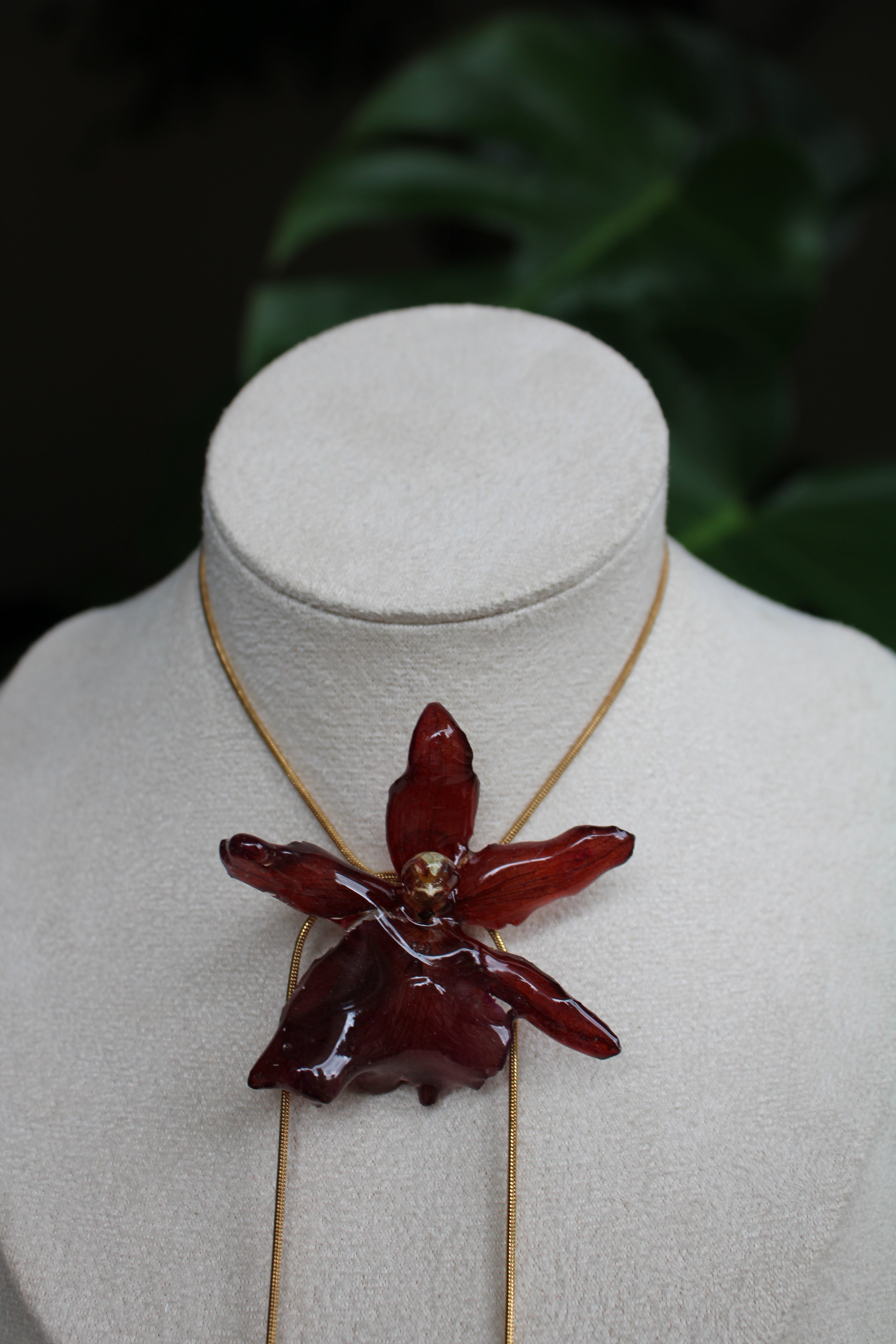Halskette echte Orchideenblüte gelb handgemacht, größenverstellbar mit Schieberegler