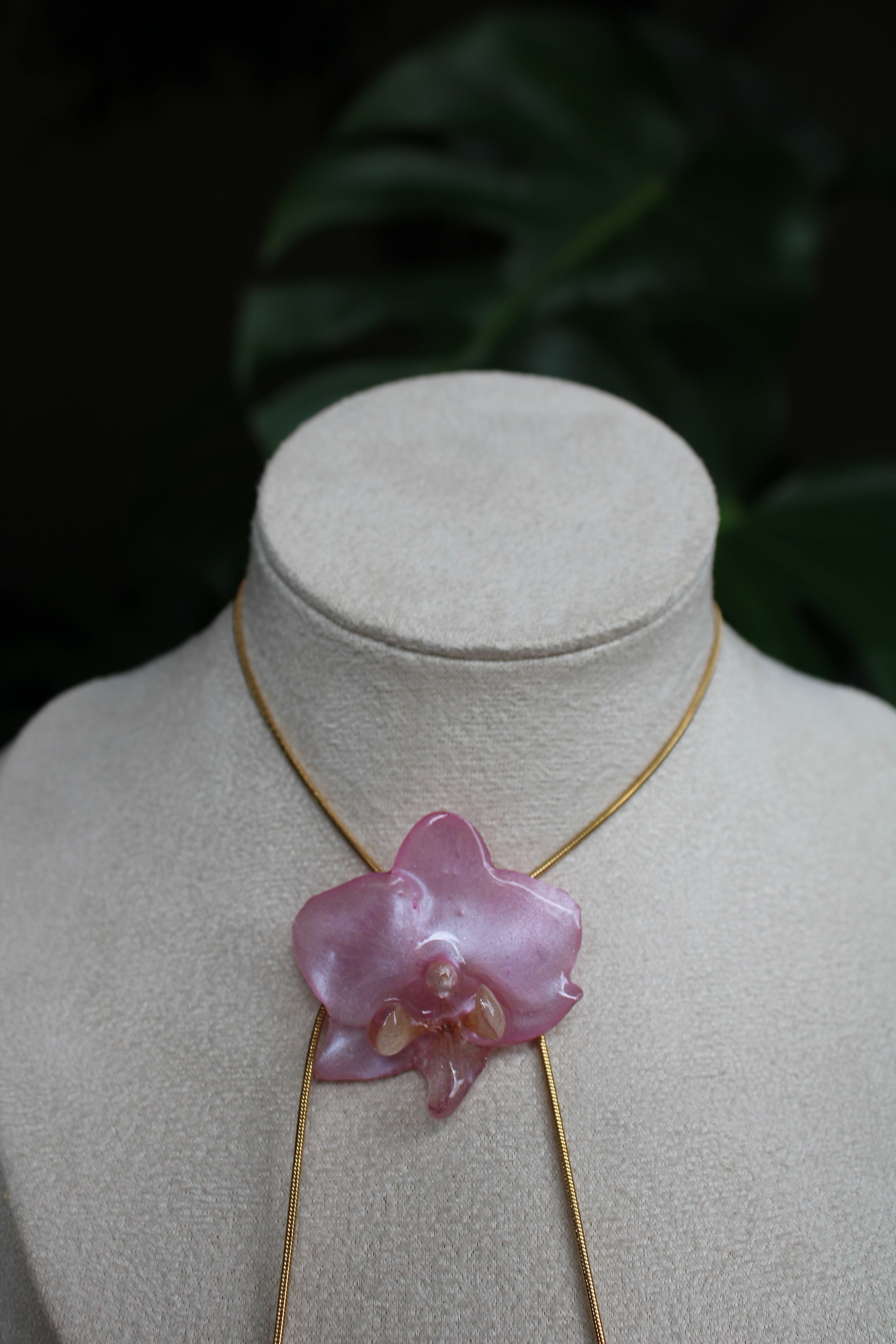Halskette echte Orchideenblüte rosa handgemacht, größenverstellbar mit Schieberegler